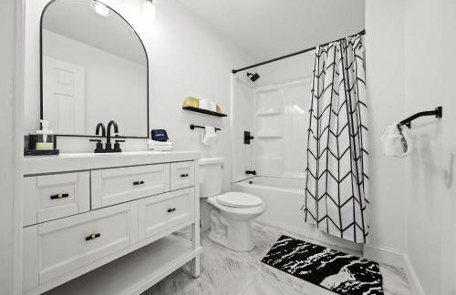 Modern Apartment with Parking & Prime Location - Foto 26