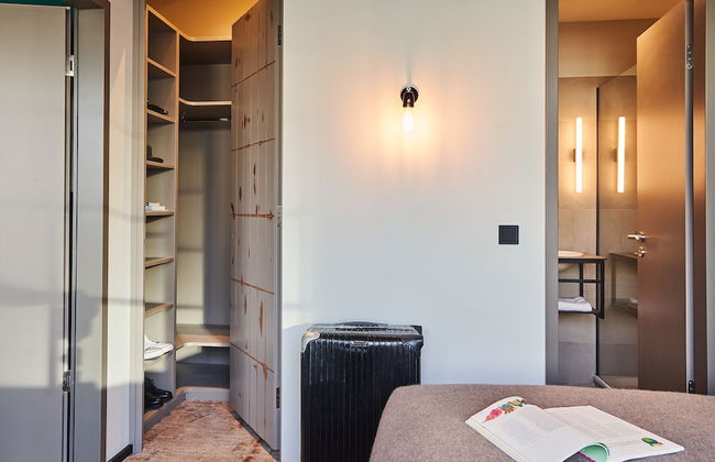 Hood House - Photo 10