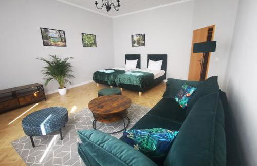 Under the Hill plus - Foto 1