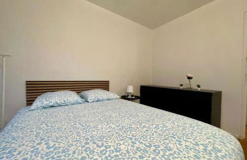 BnGo I Le Spacieux I 12 personnes, 5 chambres, 2 salle de bain, parking privé, WC séparé, Wifi - Foto 24