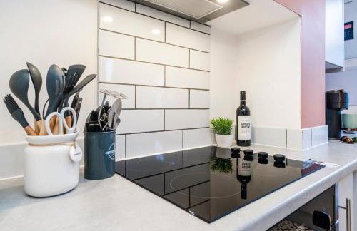 5 Bedroom House All En-Suite, Free Parking, Sleeps 10 - Foto 12