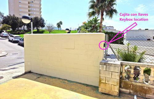 On Beach Deluxe Apartment with Pools and own Garden - Foto 37