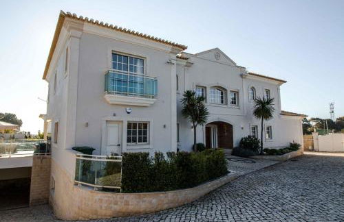 Luxury Villa with Private Pool, Gym & Leisure Room by Gale Beach LM25 - Foto 3