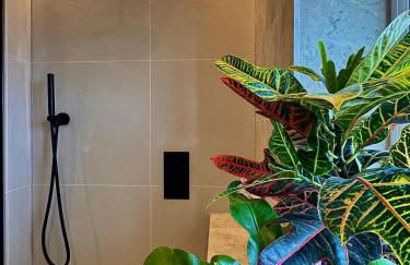 2 bedroom house near centre and private parking - Foto 2