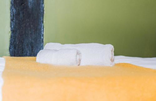 #111 New Farm with hot tub and Sauna - Sleeps 18 - Near Elmore Park - " Perfect for Contractors and Families - Parking space for 10 cars" - Foto 50