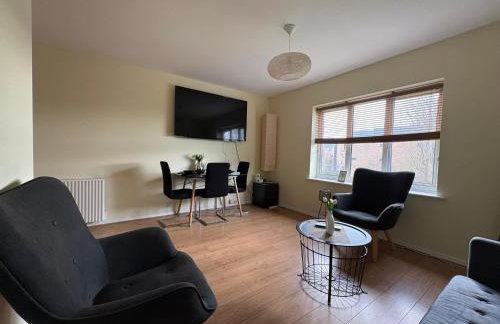 Misk Homes #2 Near Heathrow Airport, shops & Brunel University - Free Parking - Photo 21