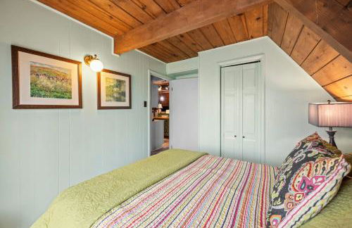 A-Frame with VIEWS - Walk to Downtown and Park - Pets OK - Foto 43