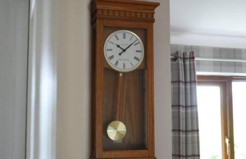 Air Maison - Large Family Home with Pool Table - Photo 14