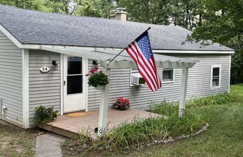 Cozy Colchester Cabin near Lake by RedAwning - Foto 12