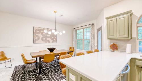 Spacious Modern Retreat with Game Room & Fire Pit near Trails - Foto 2