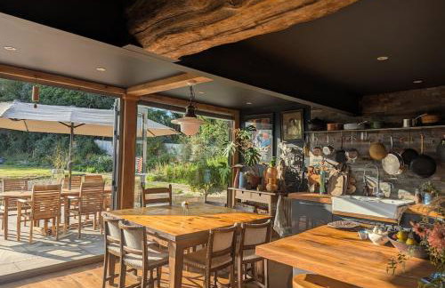 Artist's Hawkhurst Home with Heated Pool & Sauna - Foto 1