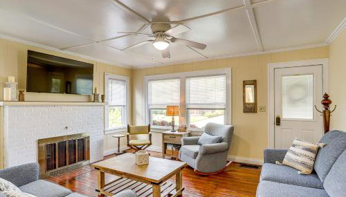 Walk to Private Beach Lake Erie Retreat with Yard! - Foto 5