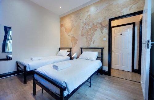 Newcastle CITY APT35,FREE STREET PARKING,4 BEDROOM HOUSE,8 SINGLE BEDS,FULL KITCHEN,ALL ROOMS WITH TVs,NETFLIX - Photo 18