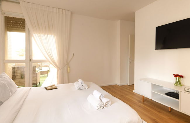 Seaside Escape with Private Patio by Sea N Rent - Foto 11