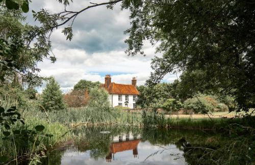 Large 5-Bedroom Farmhouse Sleeps 10 with Parking and Wifi - Foto 1