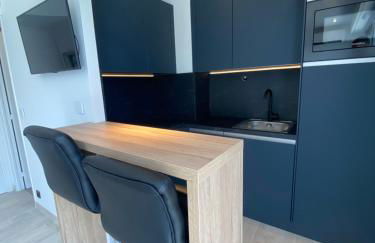 STUDIO HORIZON - SEA VIEW - POOL- Air Conditioner - Kitchen - Wifi -TV Train - Bus - - Foto 10