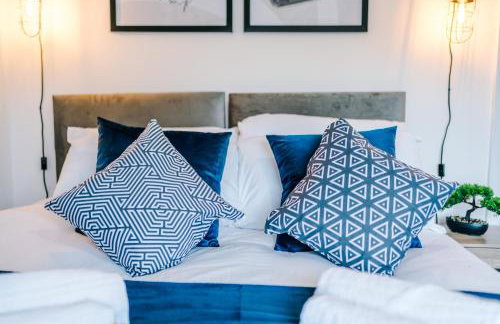 The Acacia Lodge - Beautiful & Modern 3-BR with FREE Parking - Perfect For Business or Work Stays by Parydise Properties - Foto 18