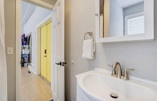 Indigo Cove Modern Studio near Historic Uptown - Foto 22