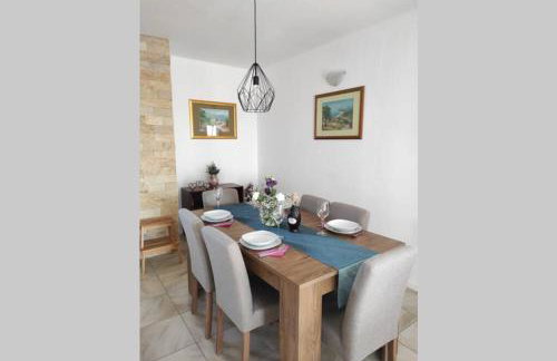 Kuća za odmor M&J s grijanim bazenom - Photo 45