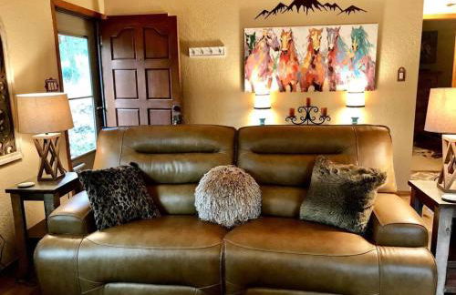 Horsin Around-cabin With A Peaceful Covered Deck - Foto 12