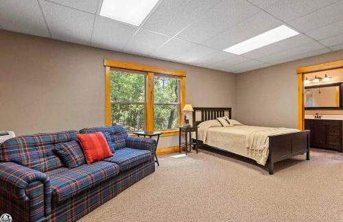 Sierra Haus Cottage with Private Lake Access - Photo 3