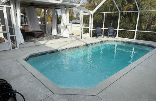 The Poolside Escape - Foto 1