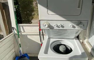 Serene Beachy Bungalow with Large Screened Porch! - Foto 17