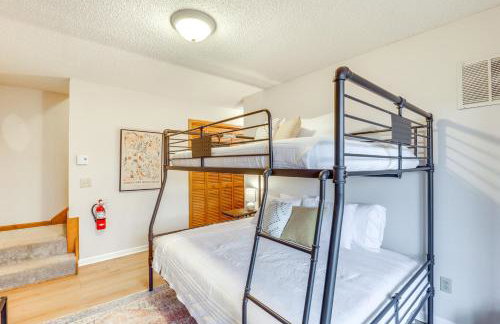 Sugar Mountain Chalet with Hot Tub and Ski Shuttle! - Foto 29