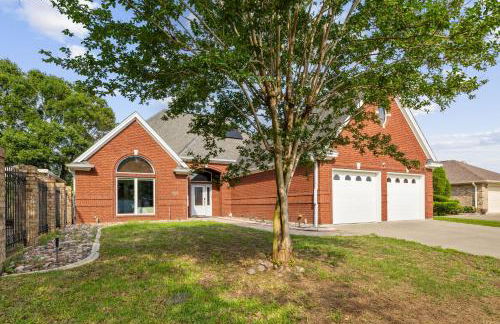 Golf-Side Luxe Escape Sleeps 13 Hot Tub & Theater - Foto 39