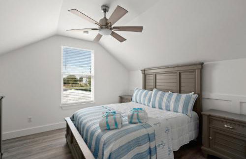 Brand NEW Expansive Coastal Home w/ Custom Furnishings Sleeps 15 - Photo 48