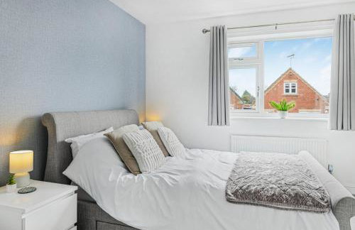 3BR Home with Garden & Free Parking - Foto 39