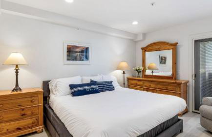 Walk to Beach Pool Hot Tub Private Patio Parking Seabreeze Retreat - Foto 16