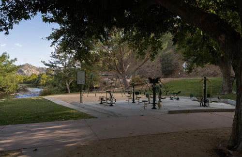 Lazy Squirrel - Cozy Family House with Full Game Room - Foto 62