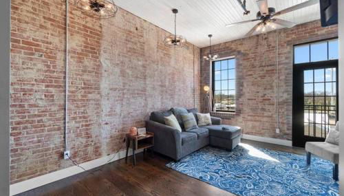 Downtown Urban Loft above Restaurants - Photo 3