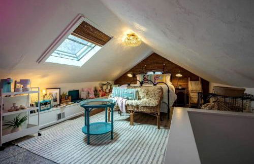 Thoughtfully Design Cottage with Breathtaking Indoor and Outdoor in Maryland - Photo 10