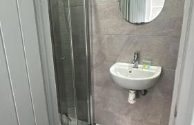 Next to USW 3 EnSuite Bed Home in Treforest - Foto 4