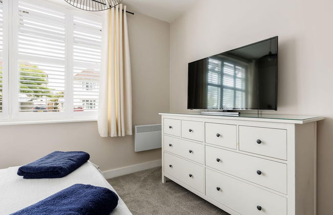 Modern 2bed Flat, Parking, Close to Beach & Shops - Photo 3