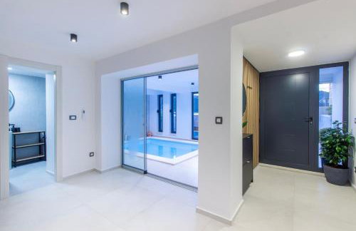 Seafront Villa Kupinica with heated Pool - Foto 32