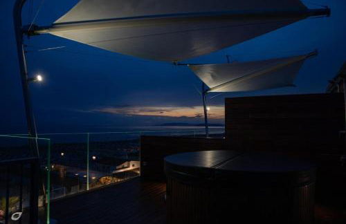 Beachfront Penthouse with private parking - Foto 41