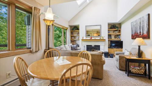 Highridge J5B Spectacular 1 Bedroom Escape with fireplace, sauna & resort amenities - Foto 5