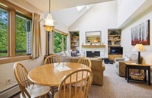 Highridge J5B Spectacular 1 Bedroom Escape with fireplace, sauna & resort amenities - Foto 5