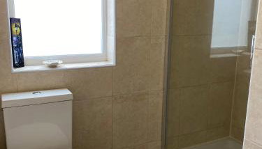 Bennett's End - Photo 2, Shower