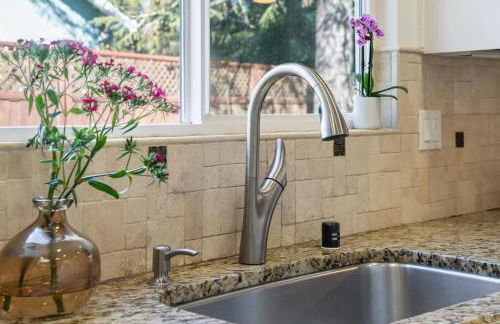 Modern 3BR Home in Napa with Hot Tub & Detached Office - Foto 16