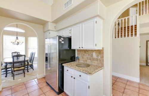 Pool and Spa! Goodyear Home, 1 Mi to Golfing - Foto 8