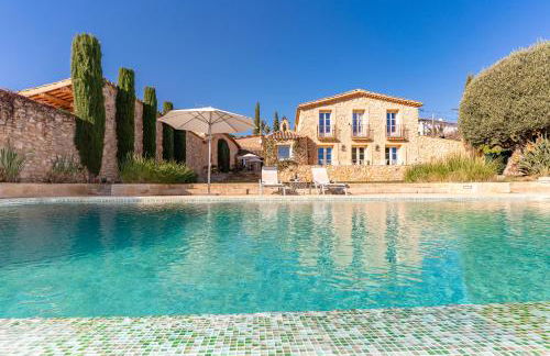 Casa de Piedra ubicada en el exclusivo wine village de Viladellops, te ofrece una experiencia única, donde el lujo y la tradición se fusionan en un entorno natural privilegiado - Foto 2