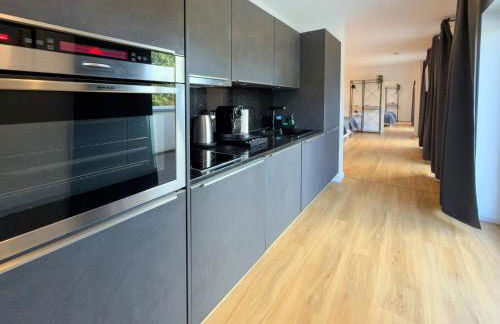 ImmoStay #3 - Penthouse mit zwei Balkonen & Seeblick, Parking & WiFi - Foto 7