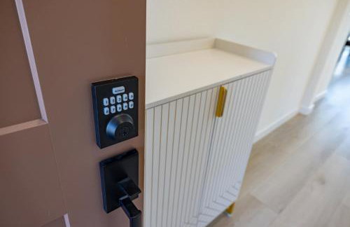 Modern Charming 4BR Home, Family Friendly, Office Space, Fast WiFi, Free Parking - Foto 5