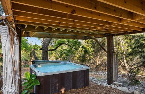 Treehouse Glamping at Pecan Haven W Hot Tub - Foto 6