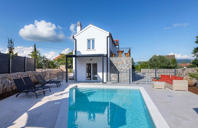 Luxury Krk Villa With Private Pool and Gardens - Photo 26