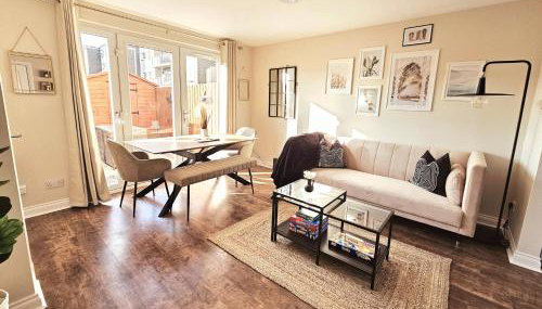 Modern 5 Bedroom Townhouse with Free Parking - Foto 1